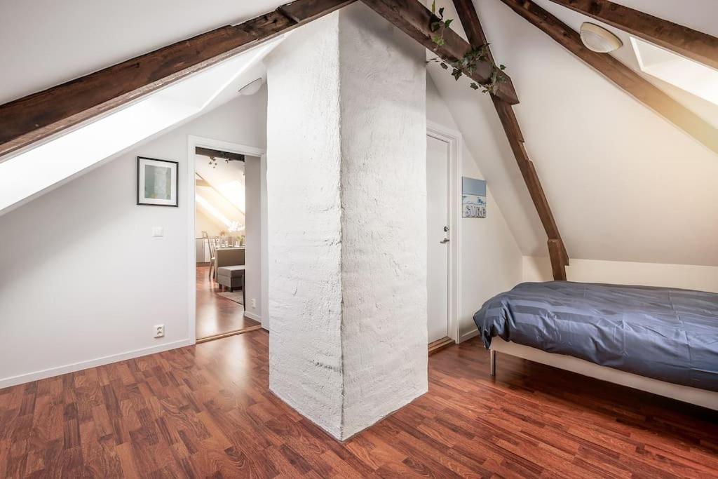 Apt. Close To Centre Apartment *